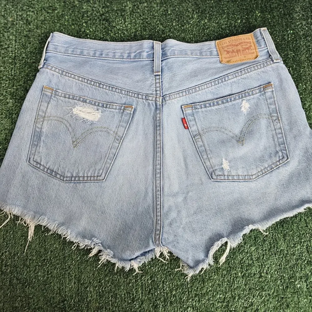 Levi's 501 Women Shorts W30(32) Blue Denim Cut Off Distressed Frayed Button Fly - Picture 6 of 13